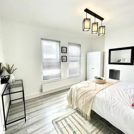 Spacious Modern Victorian House In Rochester Wainscot Luaran gambar