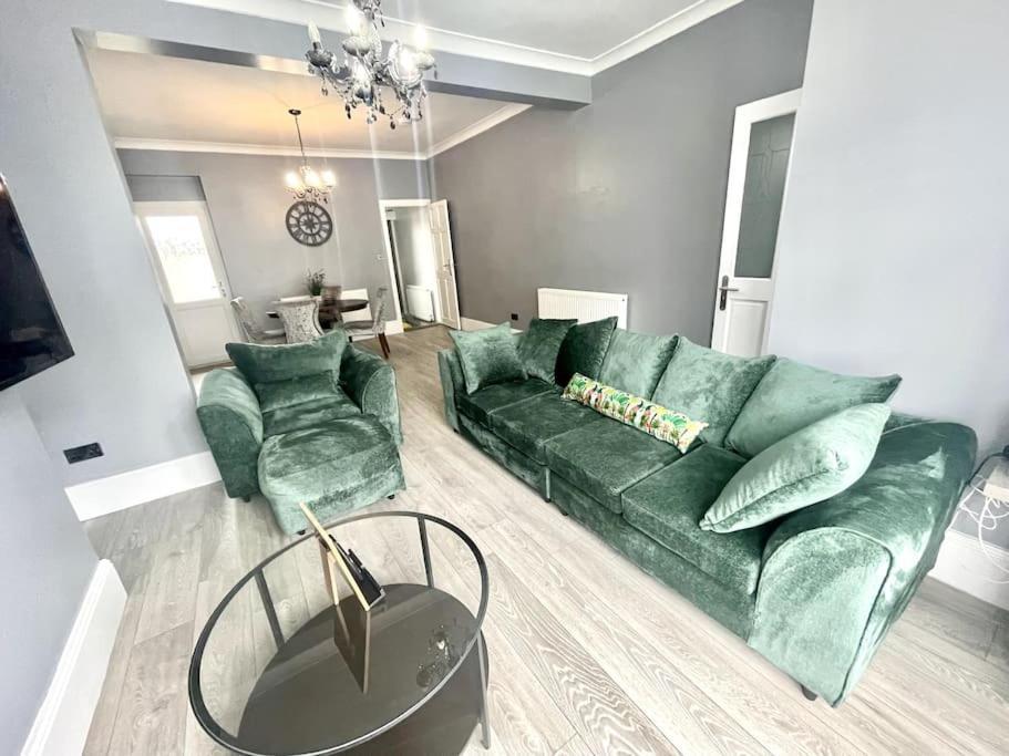 Spacious Modern Victorian House In Rochester Wainscot Luaran gambar